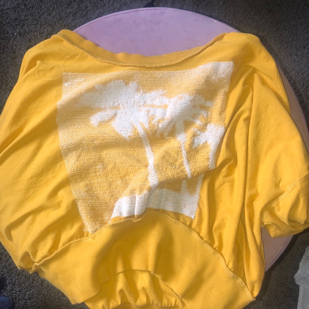 Cropped medium length sleeve shirt